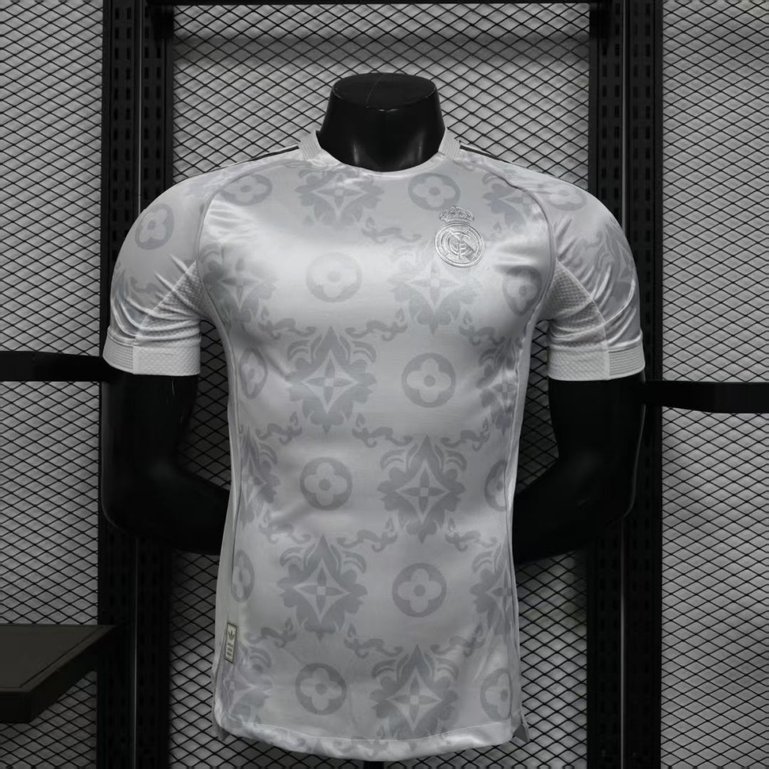 25/26 Maillot Real Madrid LV Spécial player