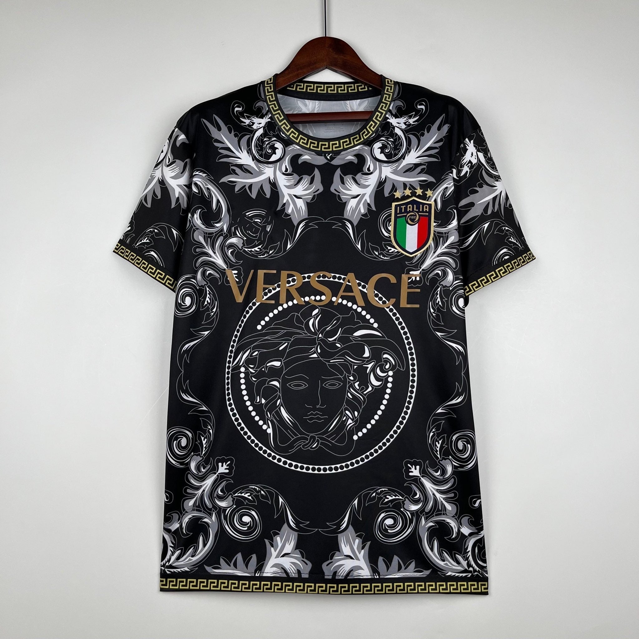 Italy Concept Noir Doré 2023 2024